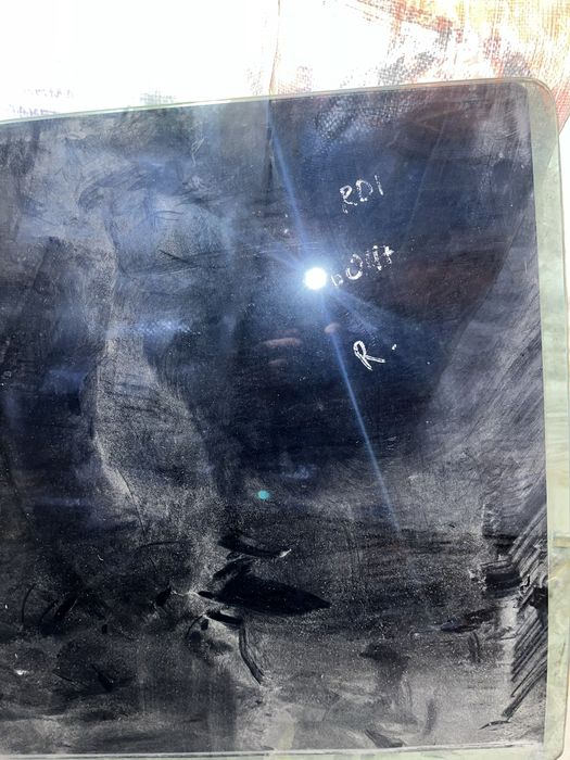 Продам боковые стекла японских автомобилей разные