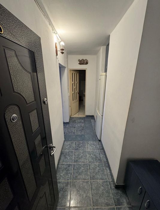 Închiriez garsoniera