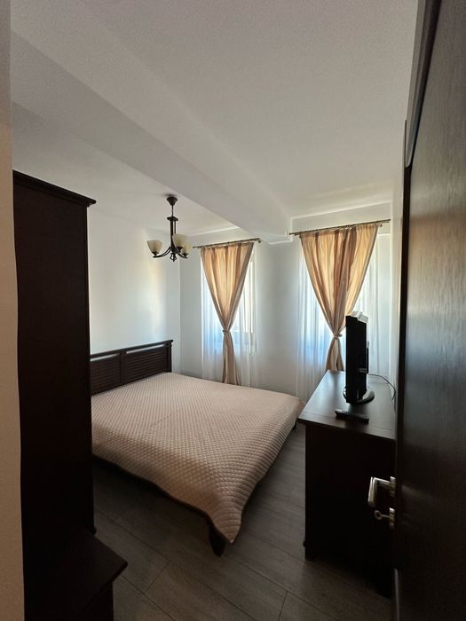 Apartament 3 camere de închiriat – Central Craiova | Parcare privată