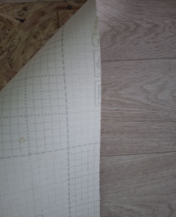 Линолеум б/у светлый целый