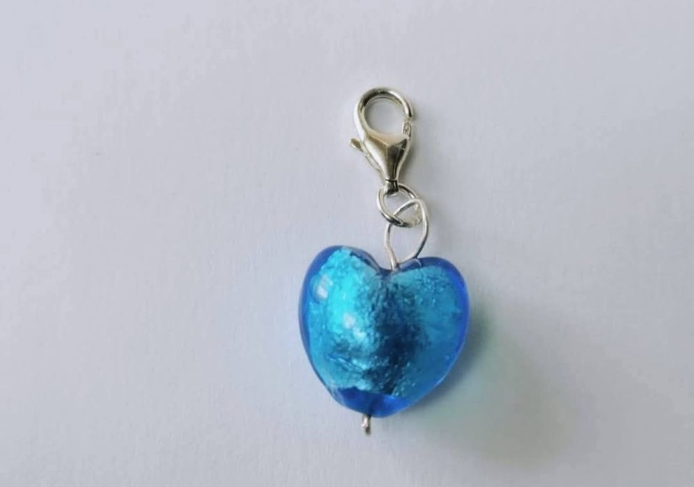 Vechi charm pandantiv argint 925, in forma de inima, sticla de Murano, albastru inchis