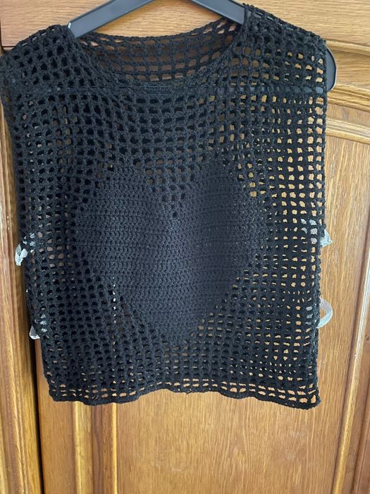 Vestă croșetată manual.