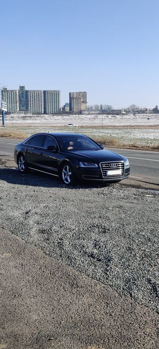 Audi A8L.        .