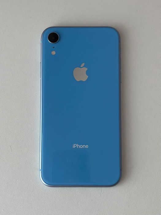 iPhone 11 (64 ГБ) и iPhone XR (64 ГБ)