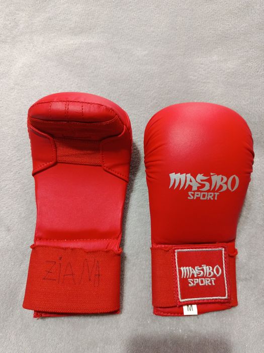 Manusi si botosi karate