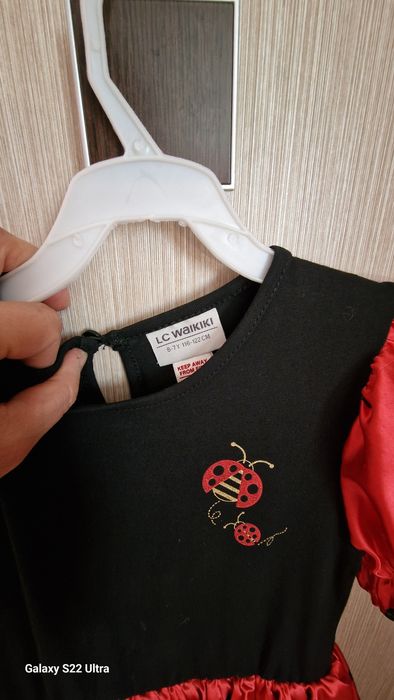 Продам платье на девочку 5 лет