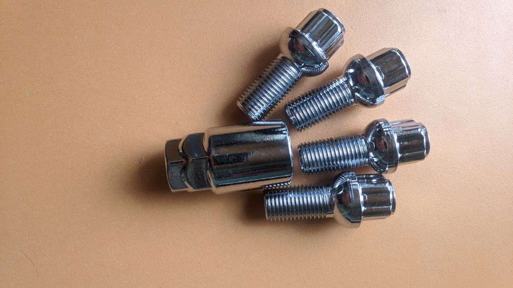 Болтовe за гуми  за Audi Rover Seat Volvo  vw Шкода  M14x1,50x26 CA