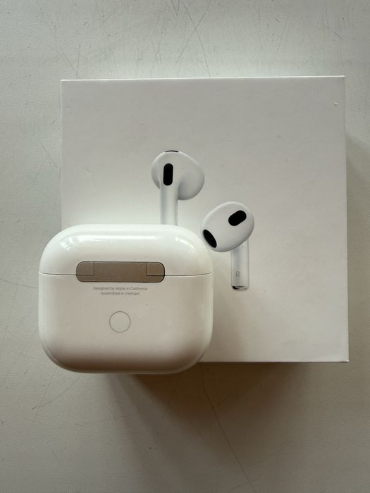 Продам AirPods 3
