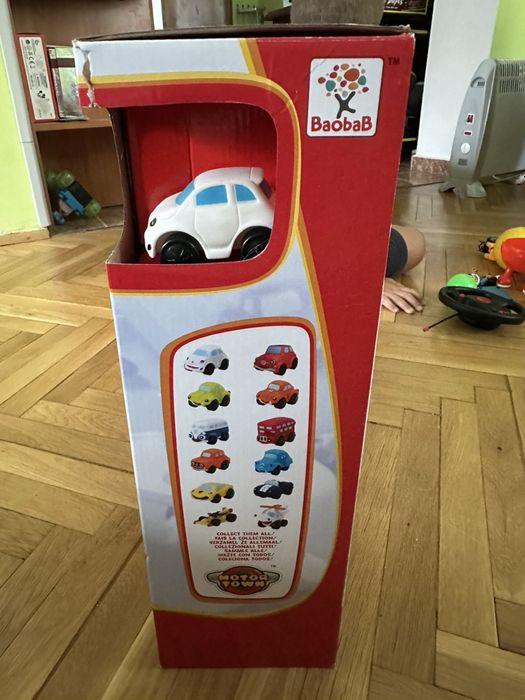 Гараж за коли с включена количка.