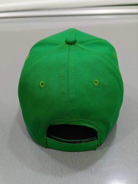 Kepka va futbolka arzon narxlarda