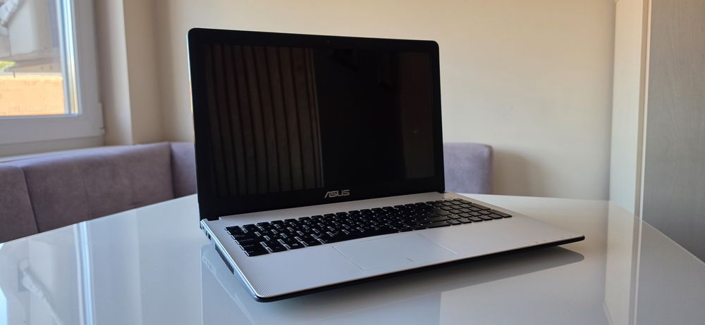 Лаптоп ASUS X501A – Core i3 / 8GB RAM / 240GB SSD / Windows 10 Pro
