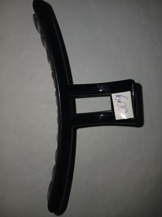 Продам! Новый.  Крабик для волос. Ул Валиханова 167