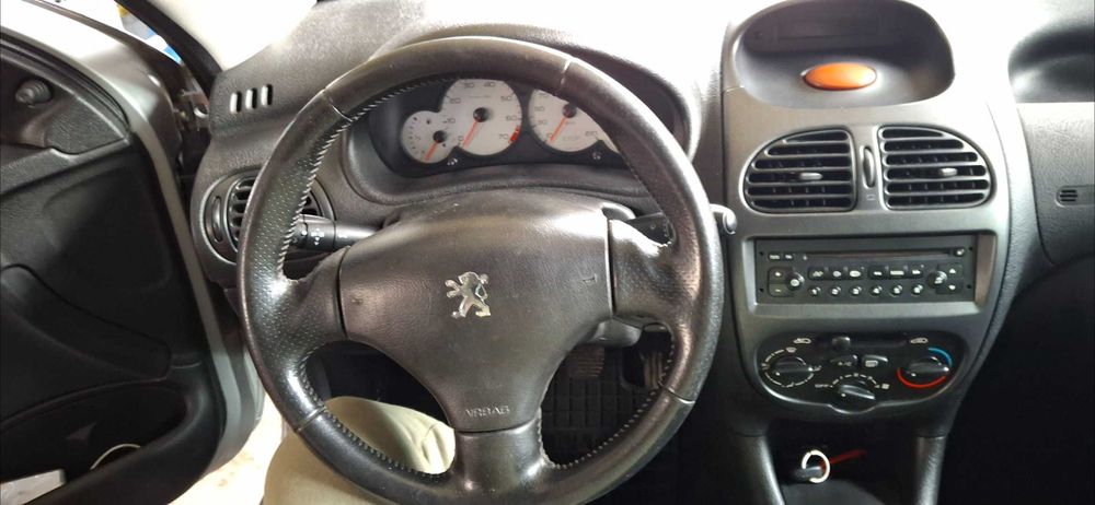 Пежо 206 Peugeot 206 1.4i бензин
