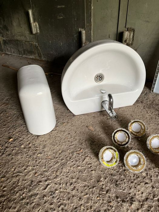 Продам умывальник-раковину подвесную