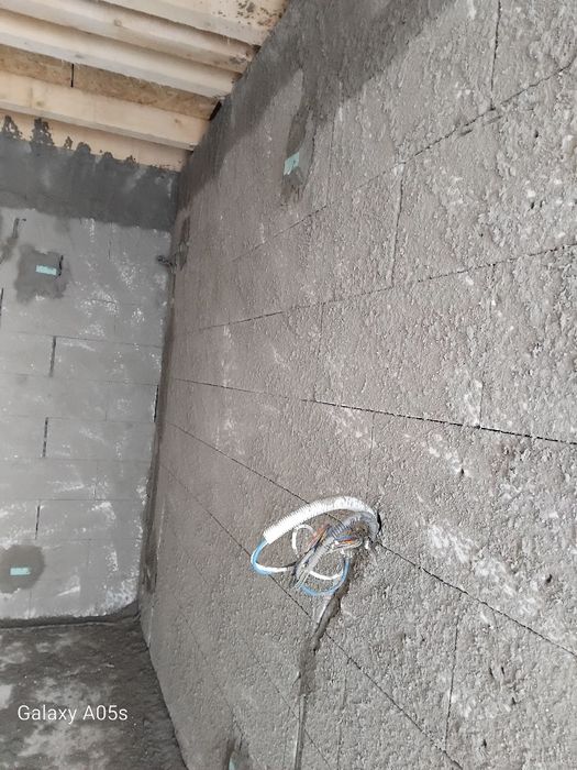 Tencuială manuală clasică/sapa elicopterizată