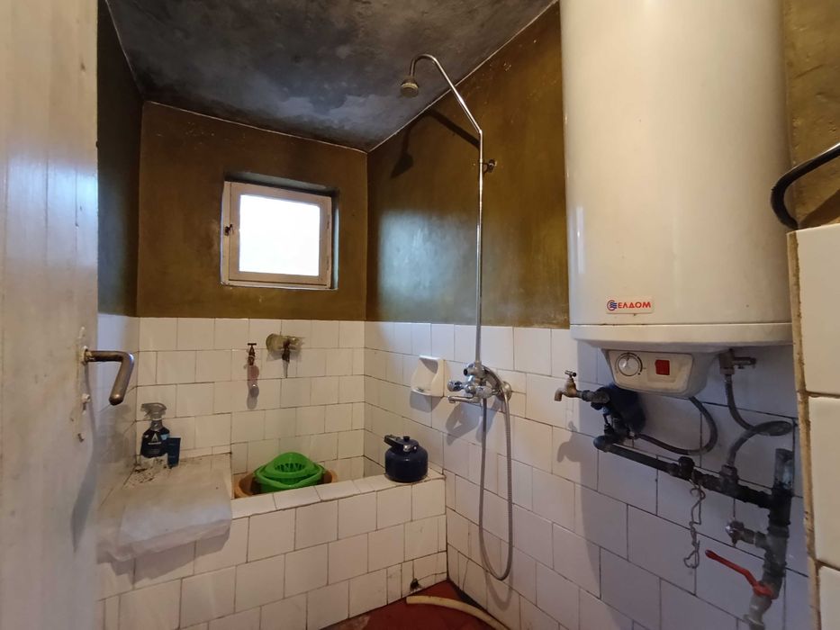 двуетажна къща с гараж