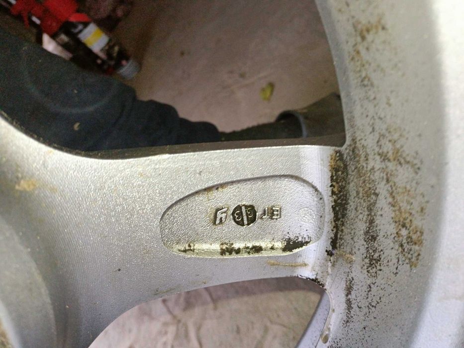 Vând jante R17  plus cauciucuri