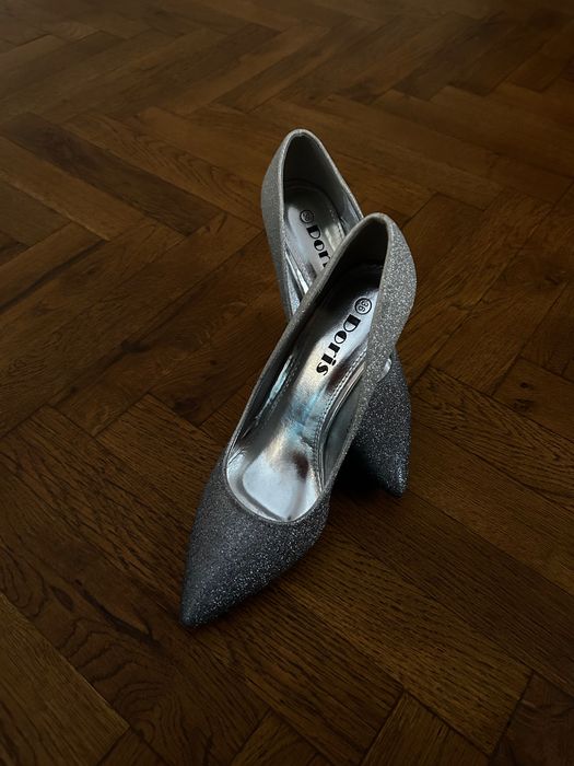 Обувки на ток, сребристи. 36