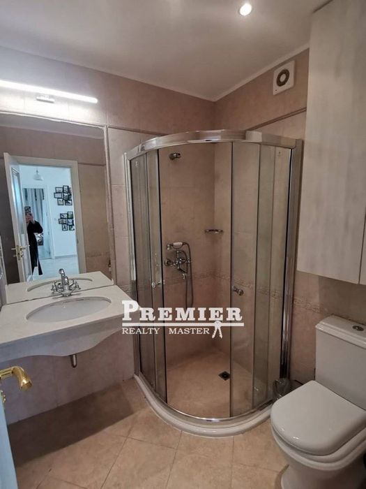 Голям тристаен апартамент в Черноморец на първа линия