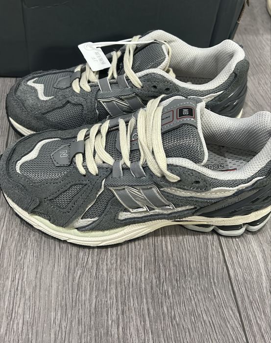 Новые кроссы NB
