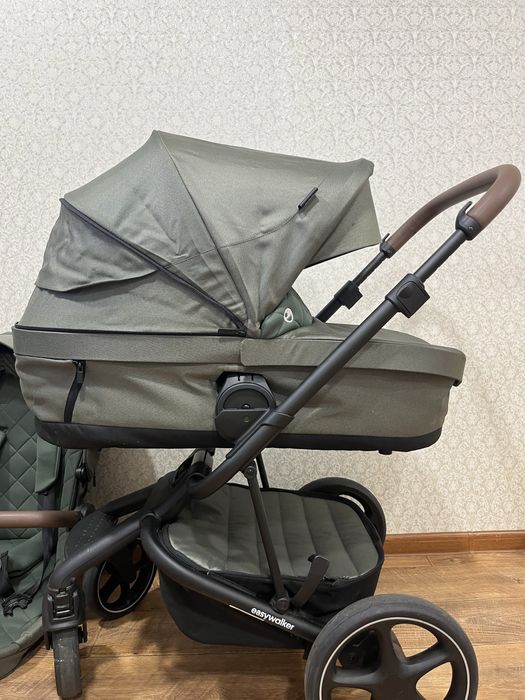 Срочно продам коляску бренда Easywalker 2 в 1
