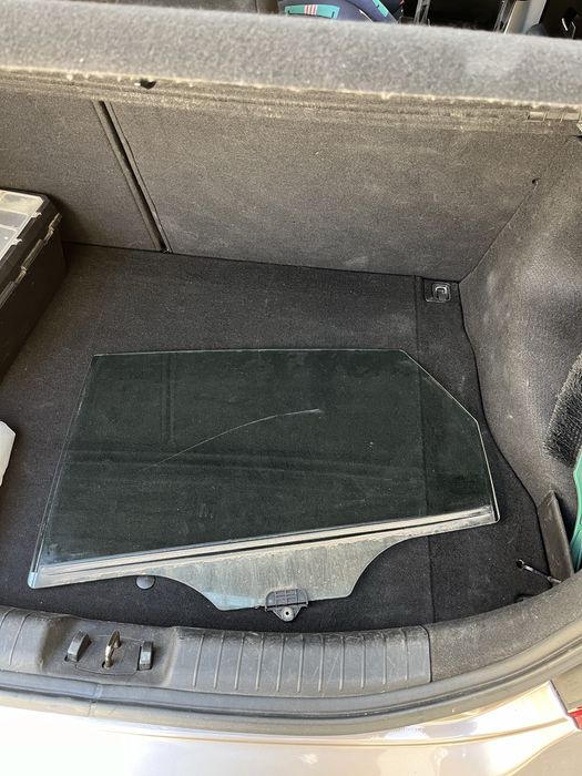 Задно ляво стъкло на Kia Ceed