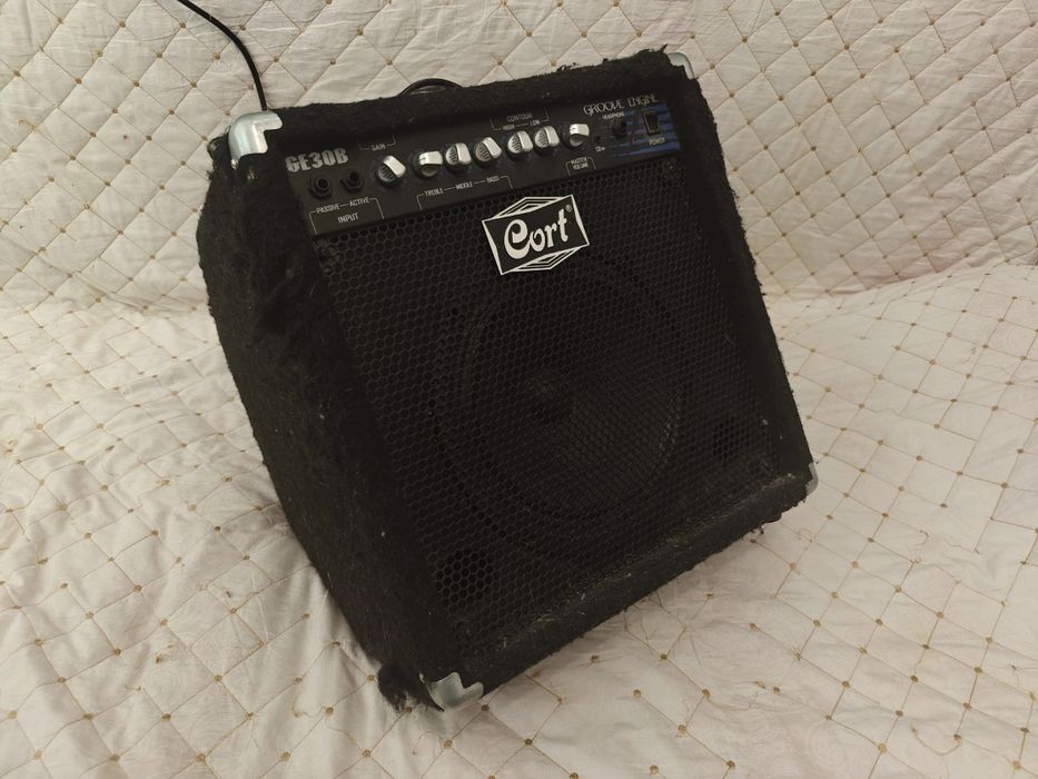 Басовый комбик cort ge30b