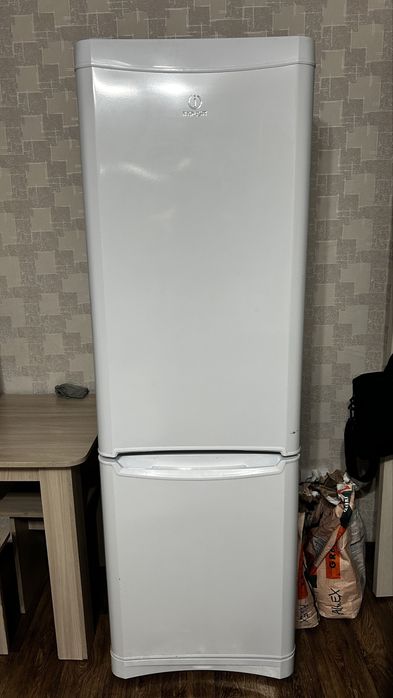 Холодильник Indesit