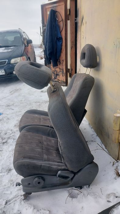 Продам пара сиденей мазда