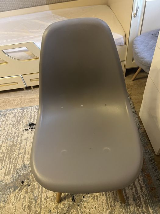 Стулья б/у серого цвета