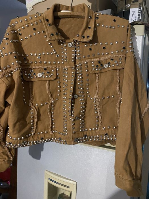 Geaca cu tinte si stasuri