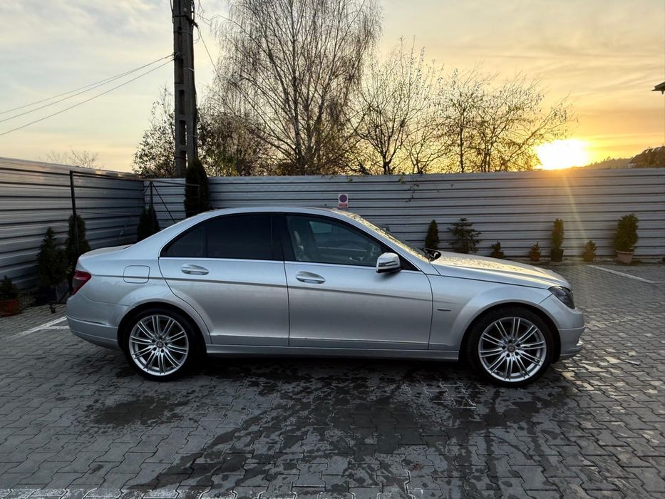 Vand  sau schimb mercedes c200 2.2 diesel