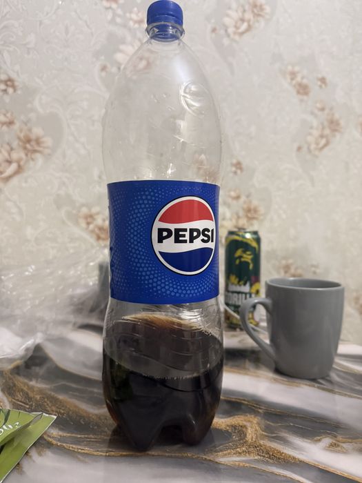 Недопитая бутылка колы