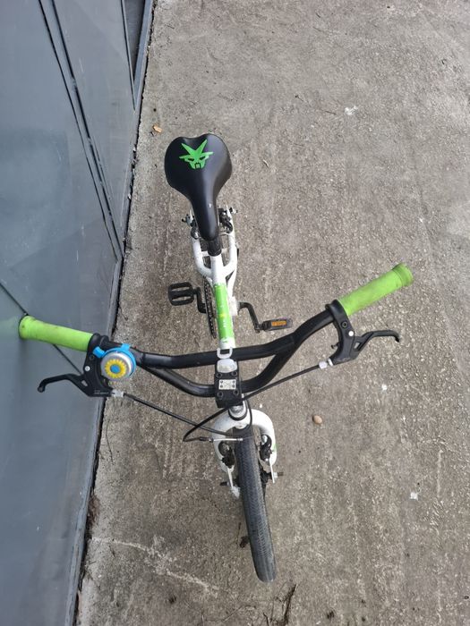 Vand bicicleta pentru copii cu varsta cuprinsa intre 5-10 ani