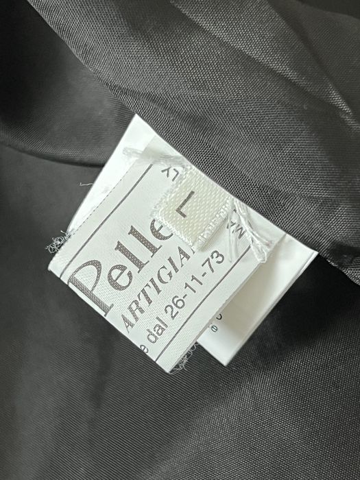 Geacă de piele. Fabricată în Italia.