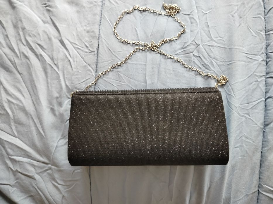 Елегантна черна бална рокля в комплект с официална чанта