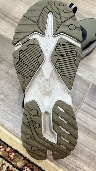 Продам зимние ботинки