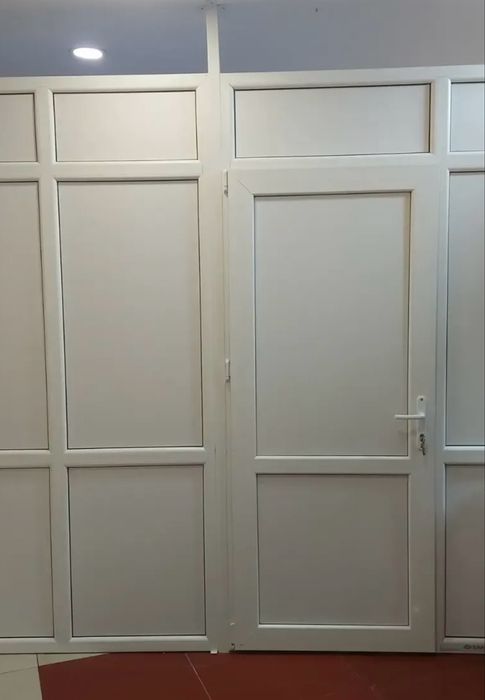 Пластиковые двери