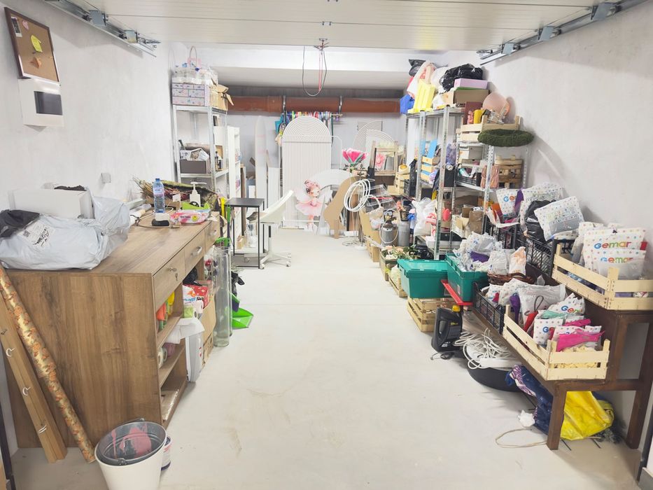 Разпродажба на цветарски, декоративни и парти артикули