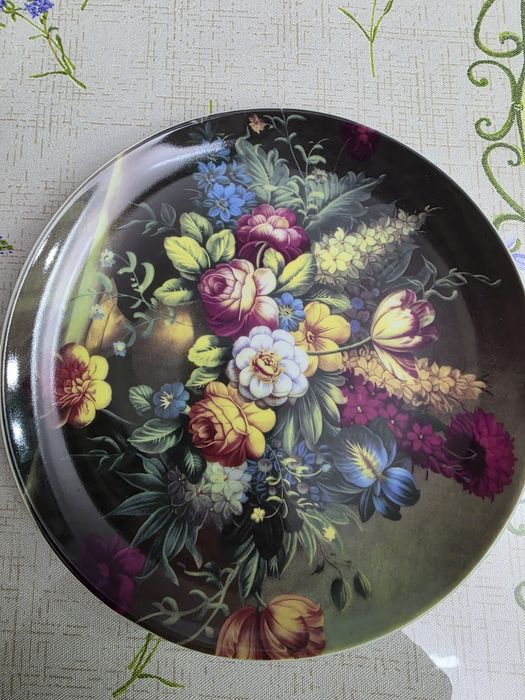 Фарфоровые тарелки