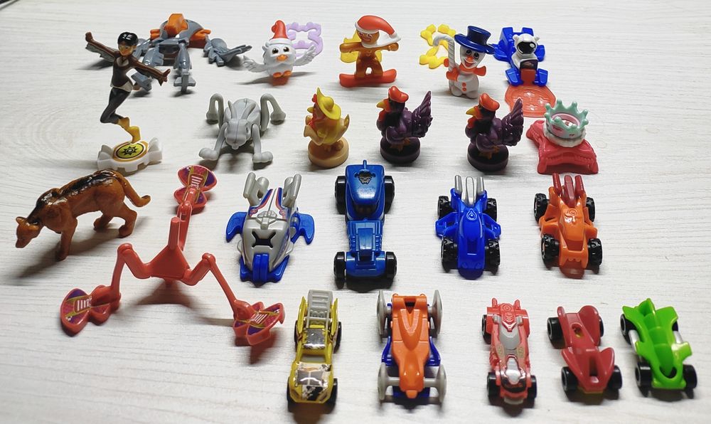 Продаются игрушки от kinder сюрприза новые. Гипсовые фигурки по 1.000.