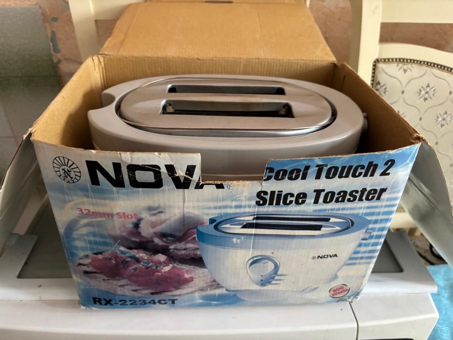 Тостер новый в идеальном состоянии