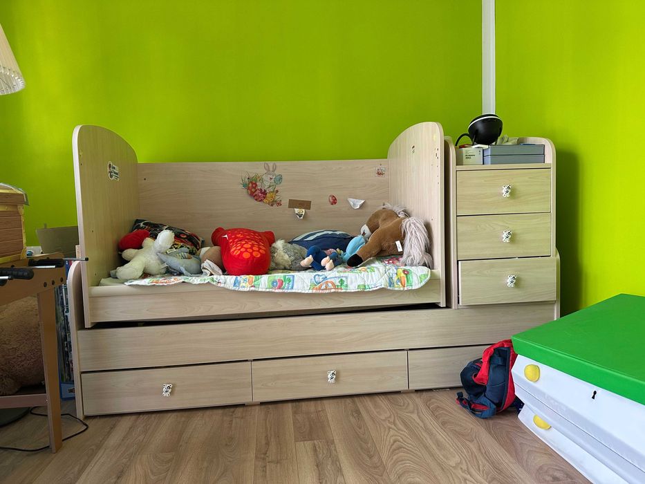 Детско легло 3 в 1 - С матрак 130/70, Повивалник. Става и на бюро