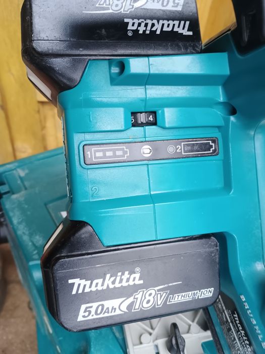 Circular plonjare Makita dsp600, set cu 2 baterii,încărcător și cutie