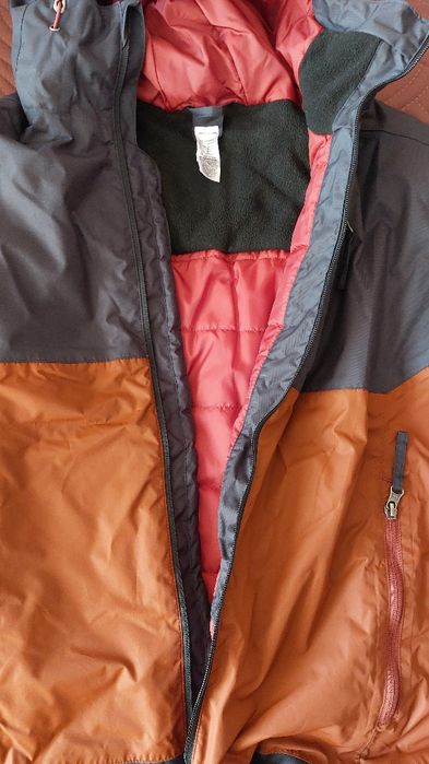 Продавам мъжко яке Quechua