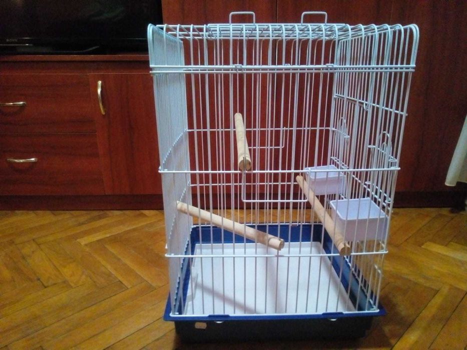 Vand colivie pentru pasari