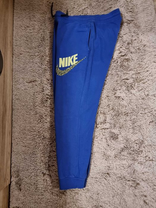 Nike 100% оригинално долнище ( S )