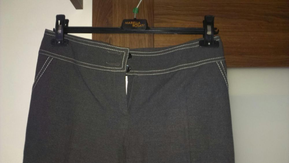 Costum de dama business, nou,material moale din  80%lana, gri inchis