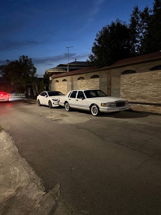 Lincoln town car
