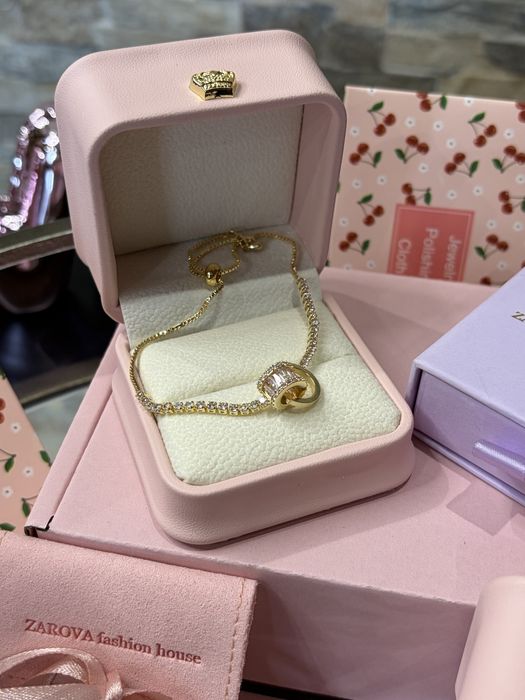 Дамски гривни...